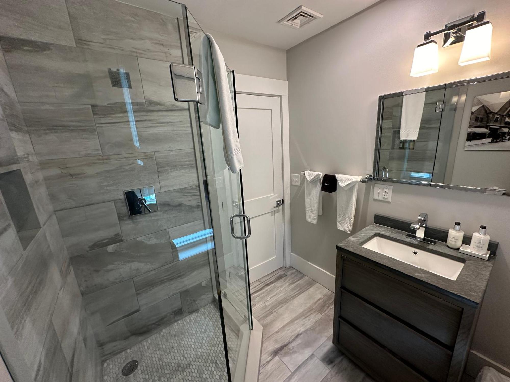 Entire Modern 7 Unit 7 Bath Boutique Inn Newport Luaran gambar
