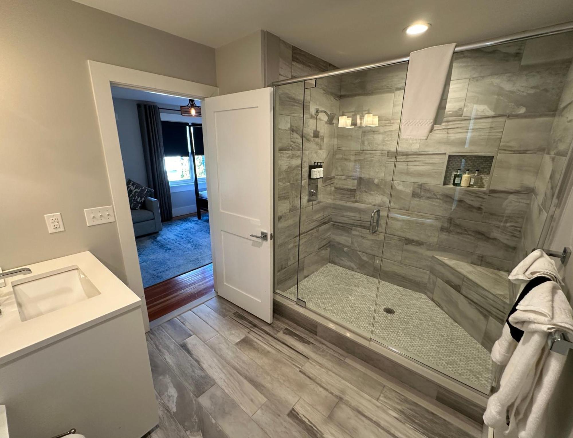 Entire Modern 7 Unit 7 Bath Boutique Inn Newport Luaran gambar